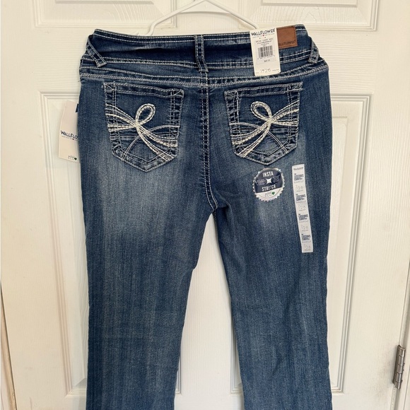 Women’s Wallflower Jeans - Picture 2 of 10